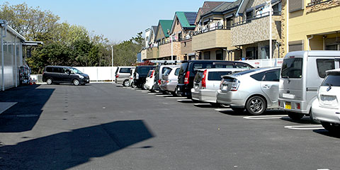 約40台駐車可能な共有駐車場